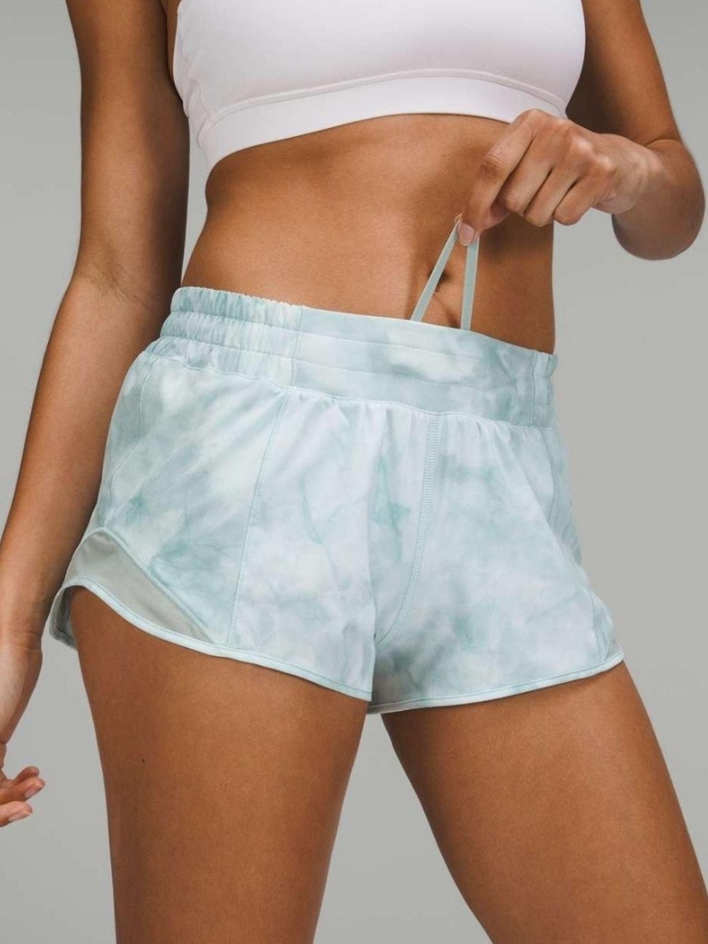 Lululemon Hotty Hot Shorts Size 6
Blue Diamond Dye Low Rise Running Gym